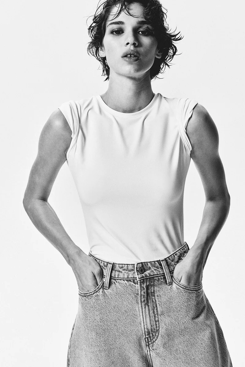 اتش اند ام جينز بخصر عالي وساق باريل