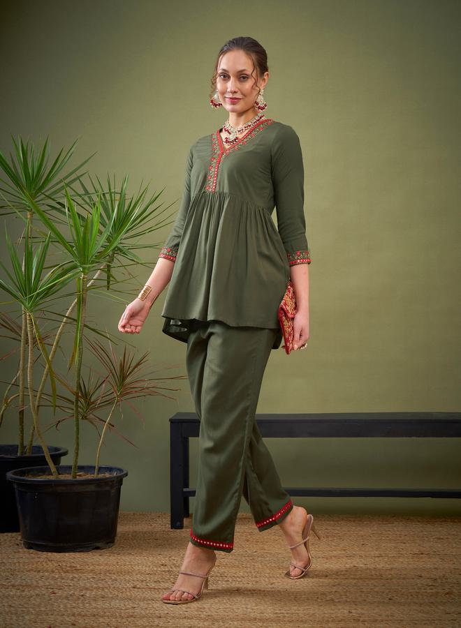 SASSAFRAS Embroidered Hem Peplum Top & Pants Co-Ord by Styli  - Image 3