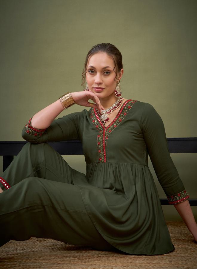 SASSAFRAS Embroidered Hem Peplum Top & Pants Co-Ord by Styli  - Image 2
