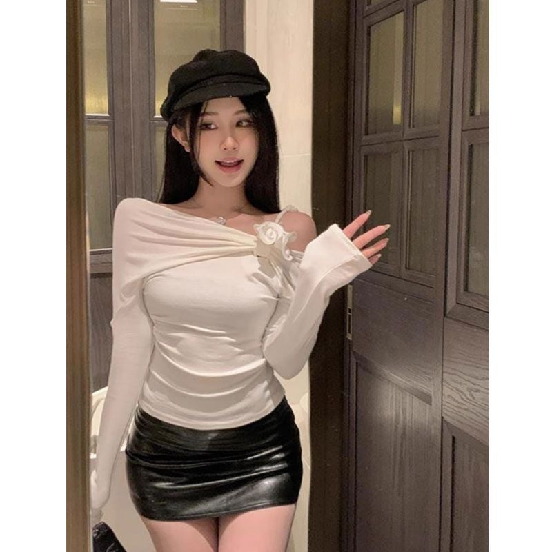 Korean T-Shirt Design Sense Niche Diagonal Shoulder Top Three-Dimensional Flower Design Slim Long Sleeve T-Shirt - Image 3