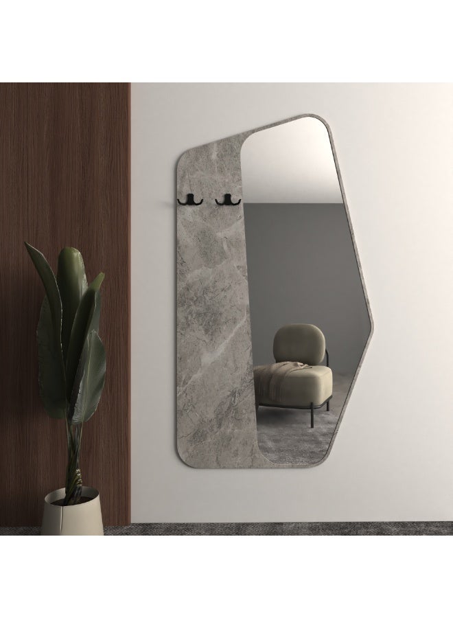 مرآة مودرن مع علاقات للملابس