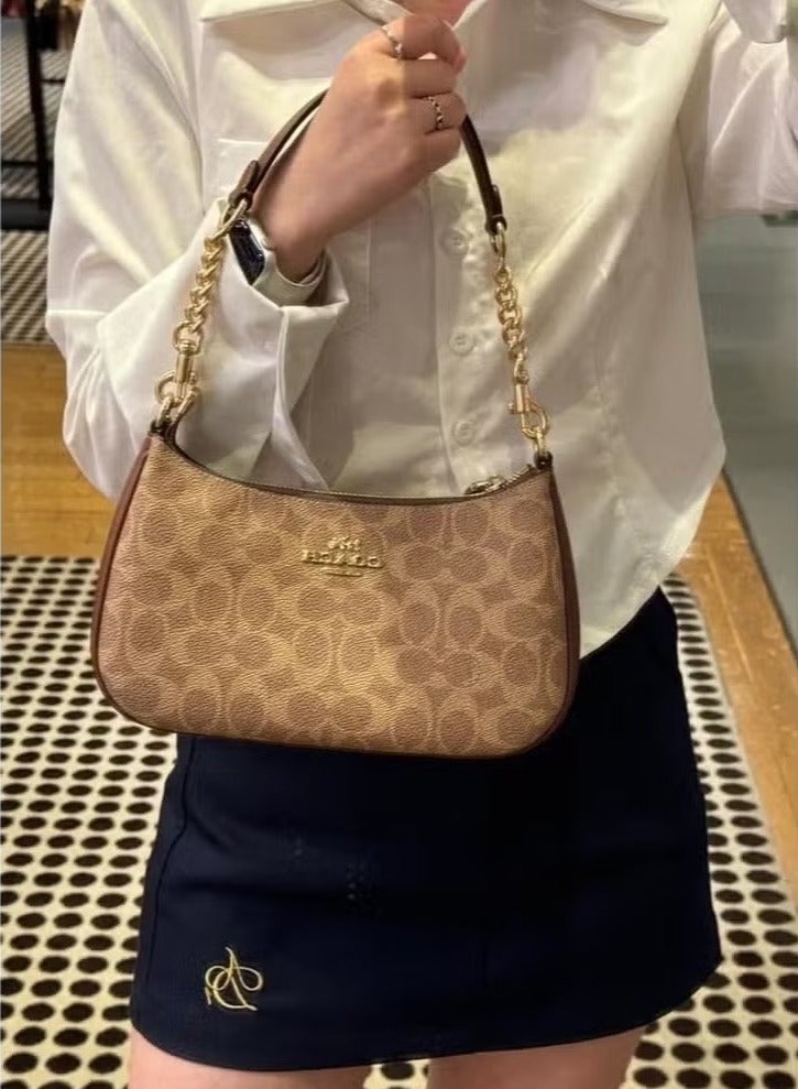 coachoutlet حقيبة كتف كوتش الكلاسيكية بشعار تيري - Image 3