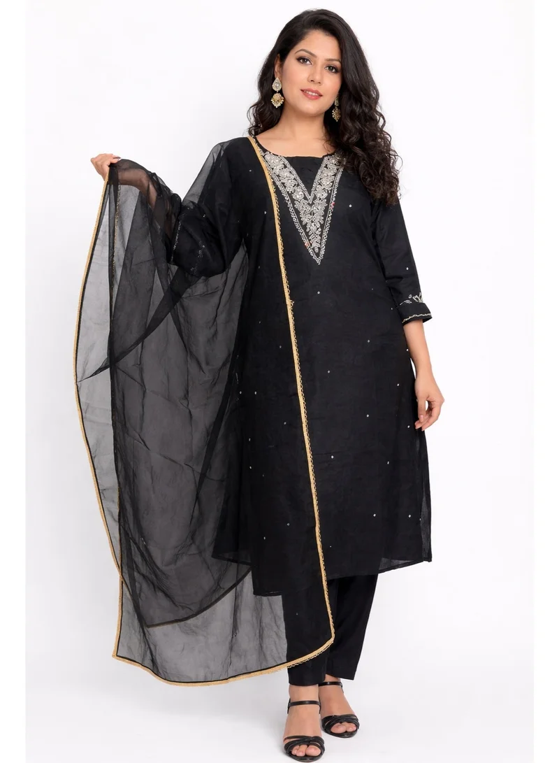 باناش برييا طقم كرتا وبنطال مستقيم من الحرير الأسود مع دوبتة أورجانزا أنيقة من PRIYA'S PANACHE