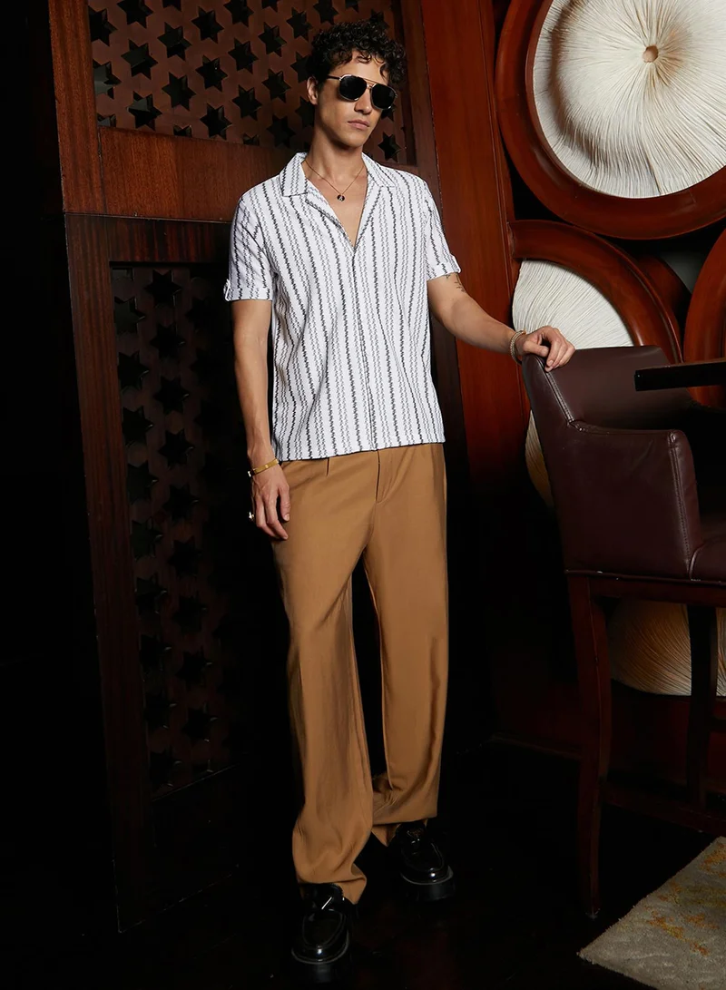 Campus Sutra Men's Daisy White & Charcoal Black Wavelength-Knit Shirt