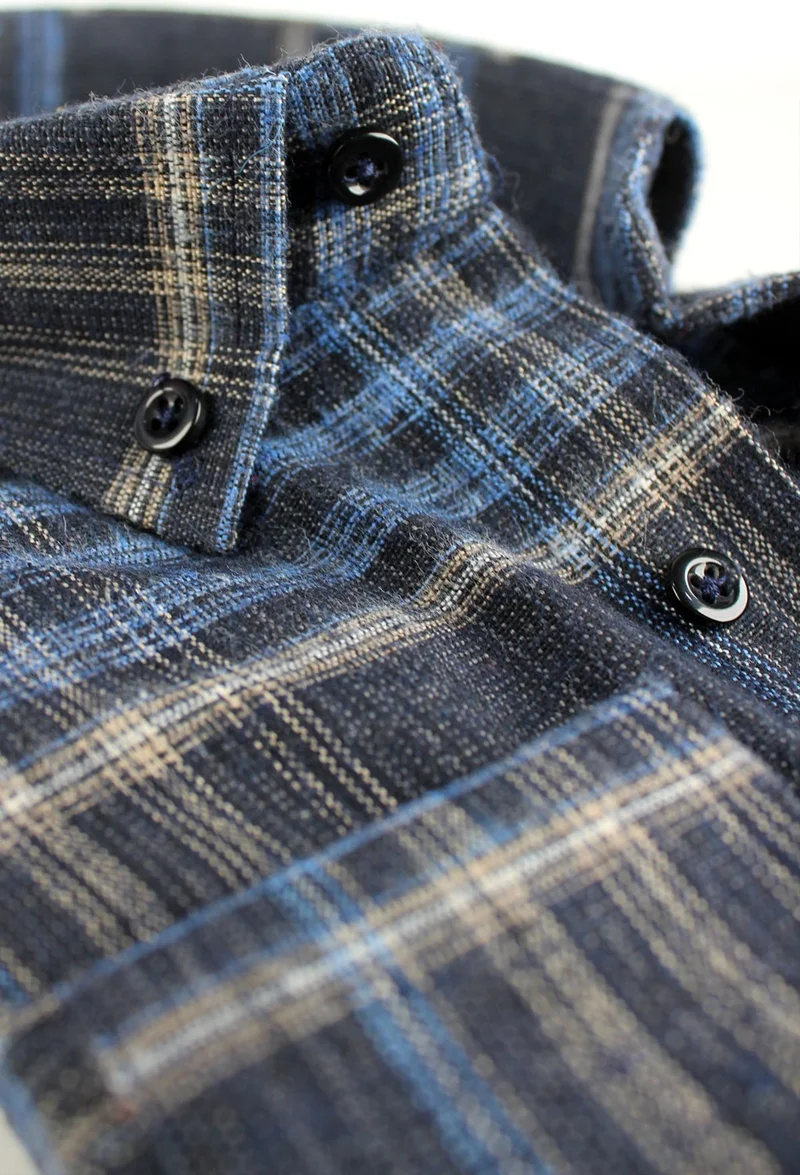 Varetta Men's Black Long Sleeve Checkered Pocket Collar Buttoned Winter Shirt