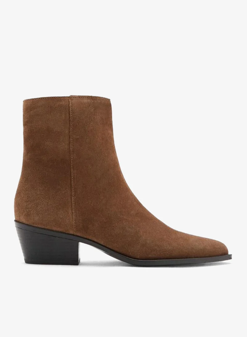 مانجو بوت كاحل من جلد الغزال بكعب