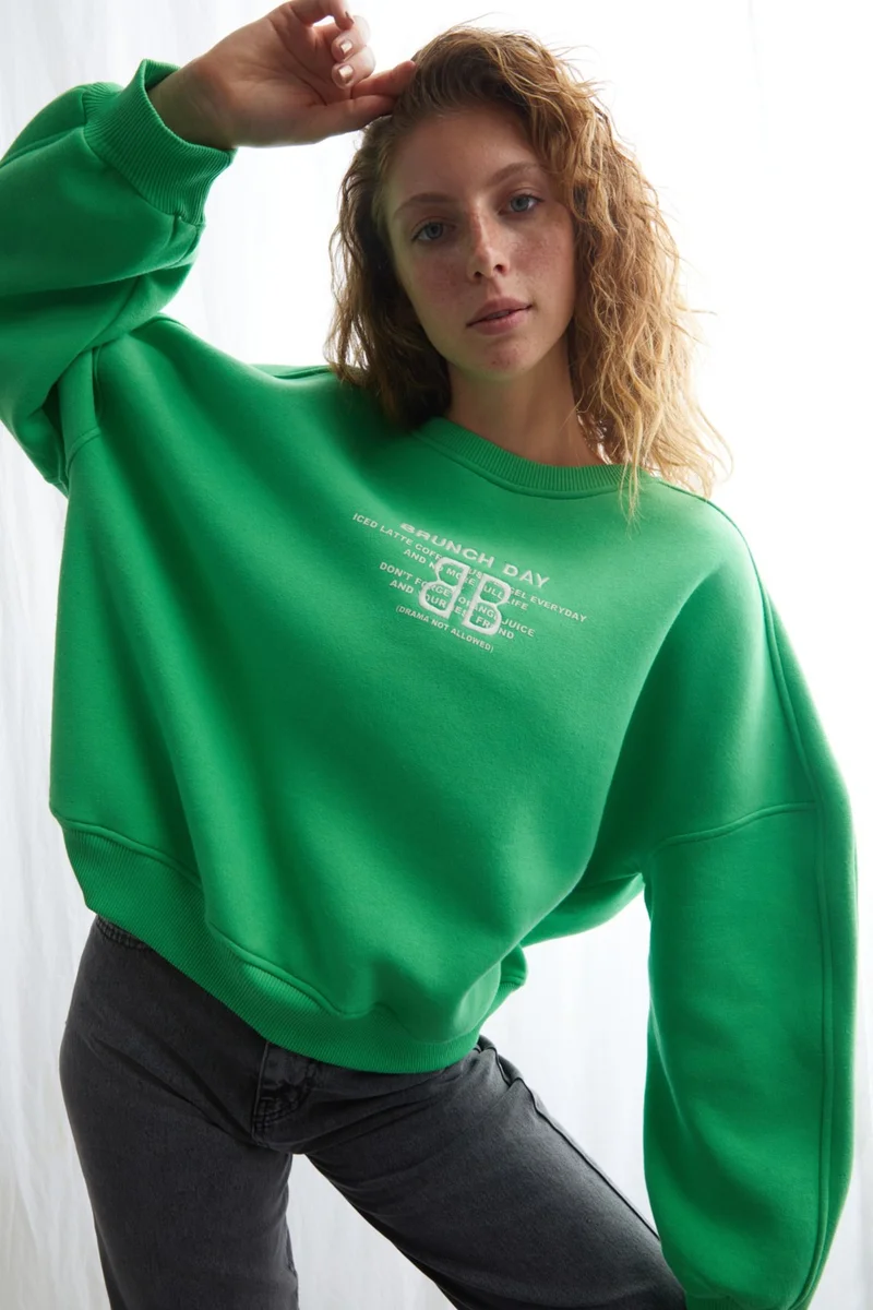 جريميلانج Shiny Women's Embroidered Detailed Soft 3 Thread Organic Cotton Regular Fit Green Sweatshirt