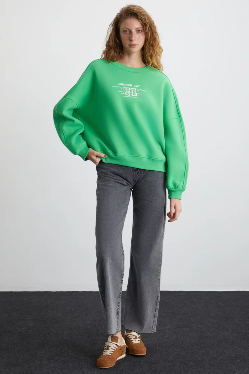 جريميلانج Shiny Women's Embroidered Detailed Soft 3 Thread Organic Cotton Regular Fit Green Sweatshirt
