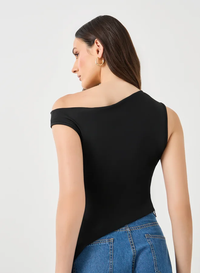 Styli Styli One Shoulder Asymmetric Hem Knit Top