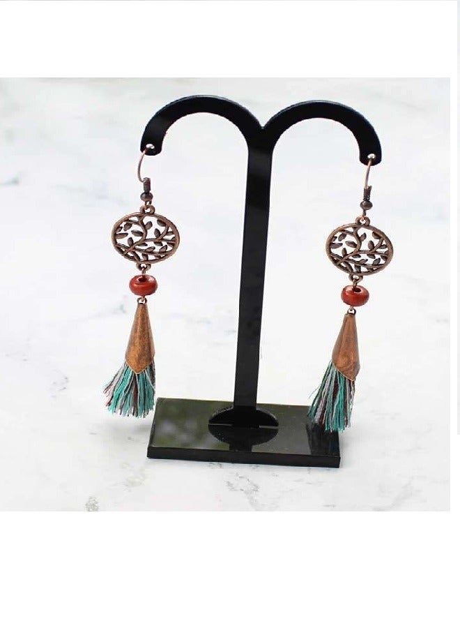 A distinctive and elegant women's earring accessory