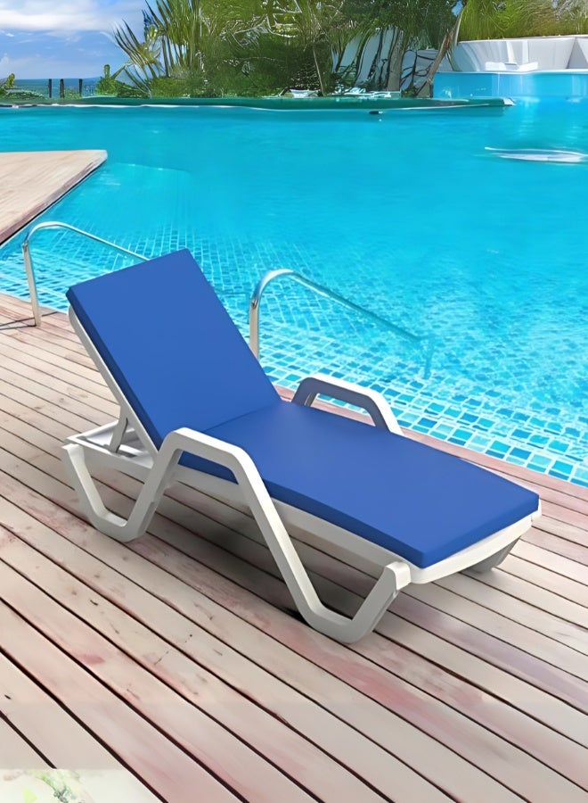 ماركولو طقم استرخاء خارجي مكوّن من 3 قطع – 2 كراسي استلقاء قابلة للتعديل مع مساند للذراعين + وسائد + طاولة جانبية - Image 2