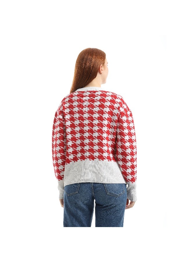 Caesar Women's short wool cardigan with a star design and buttons down the front - Image 5