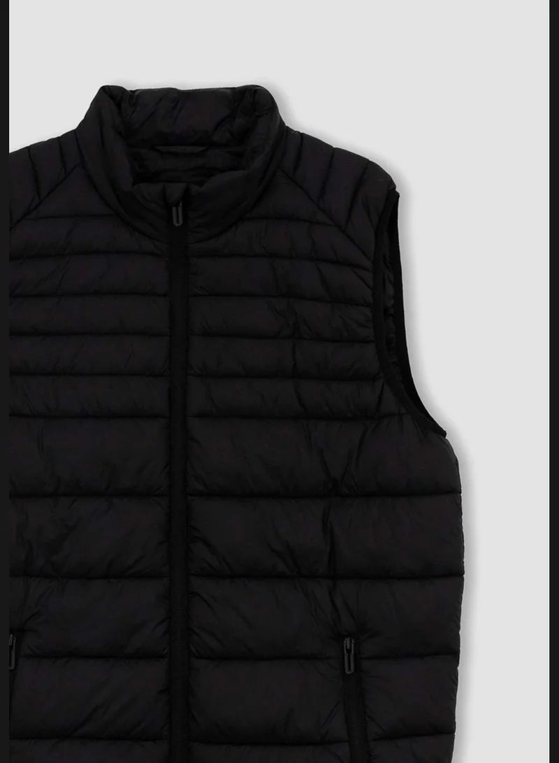 ديفاكتو Standard Fit Sleeveless Padded Gilet