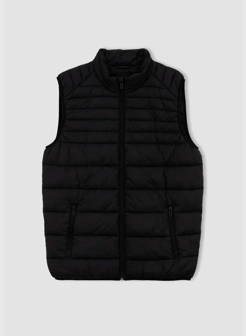 ديفاكتو Standard Fit Sleeveless Padded Gilet