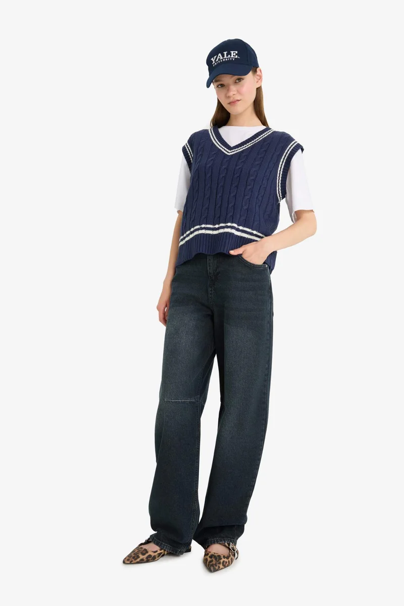 ديفاكتو Regular Fit V-Neck Knit Pullover