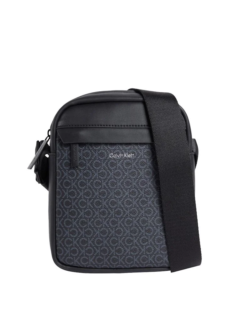 كالفن كلاين Logo Zip over Reporter crossbody