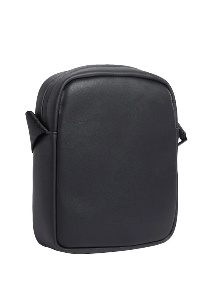 كالفن كلاين Logo Zip over Reporter crossbody