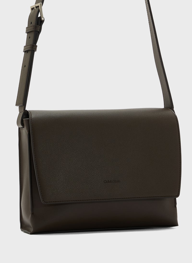 كالفن كلاين حقيبة يد كاجوال للمكتب - Image 4