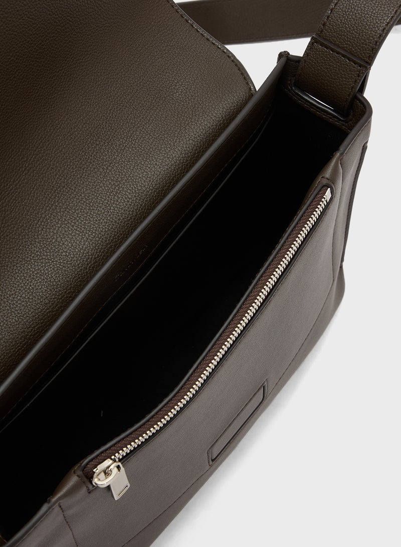 كالفن كلاين حقيبة يد كاجوال للمكتب - Image 5