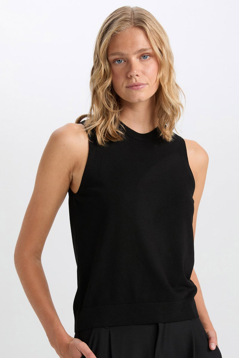DeFacto Woman Fitted Crew Neck Ribbed Sleeveless Basic Pullover - Image 1