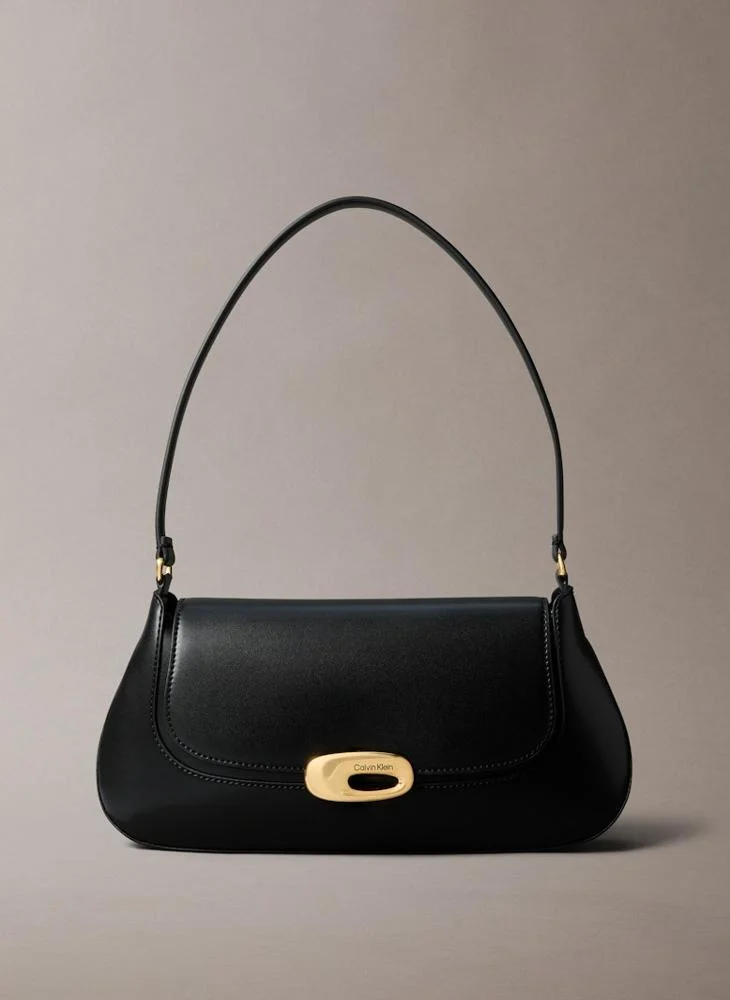 كالفن كلاين Hardware Flap Shoulder Bag