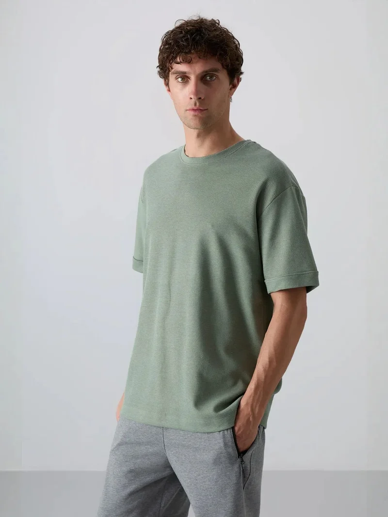 تومي لايف TOMMY Men's Oversized Crew Neck T-Shirt With Patch