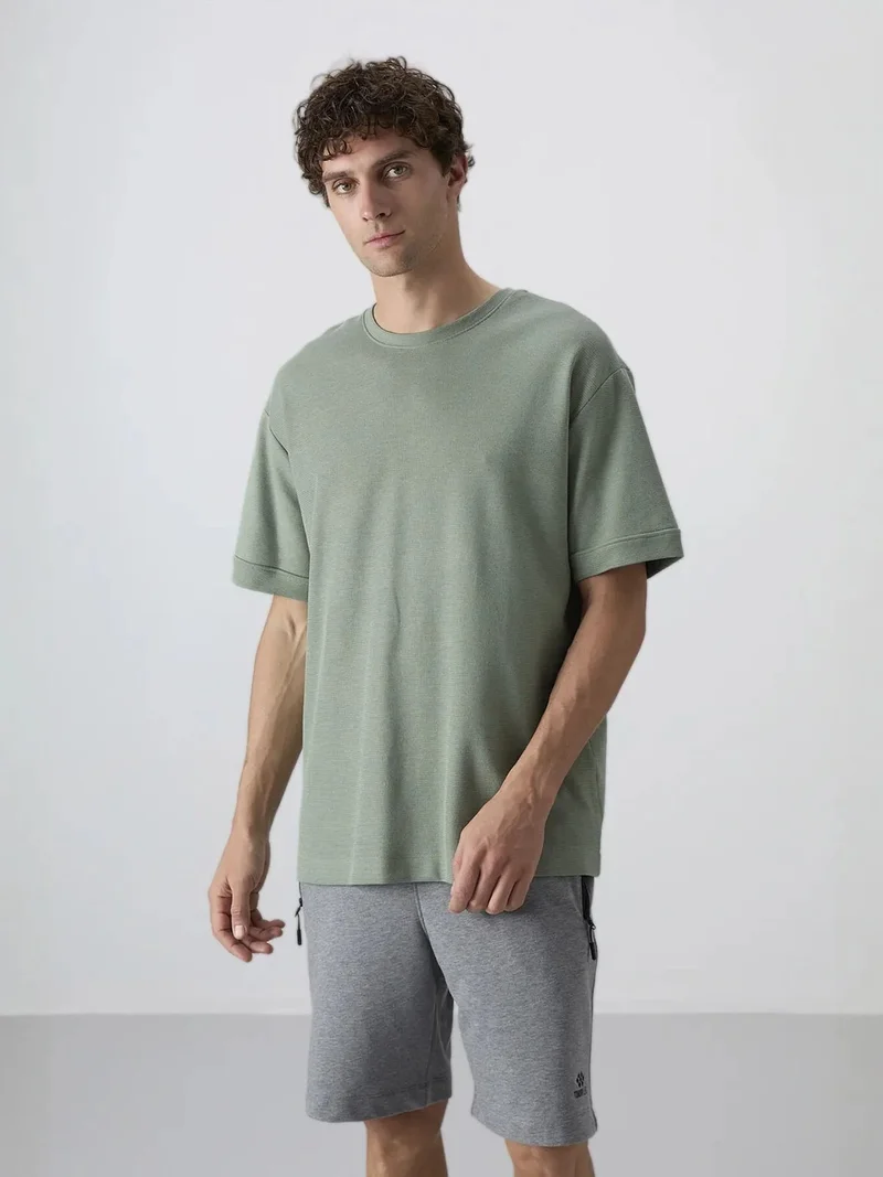 تومي لايف TOMMY Men's Oversized Crew Neck T-Shirt With Patch