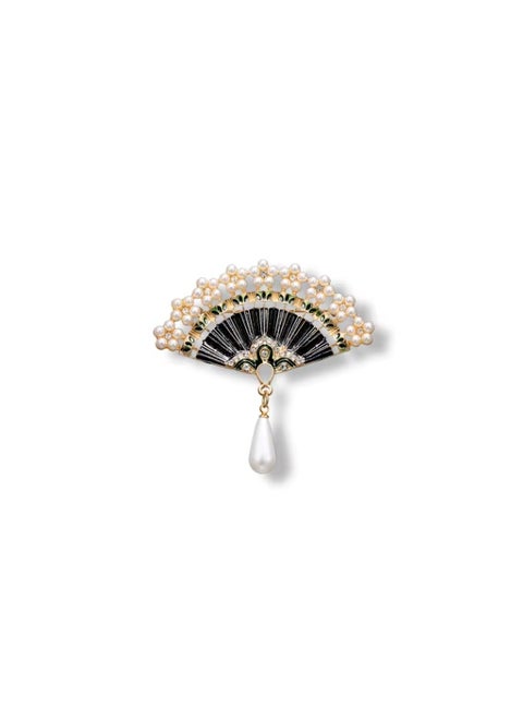 "Add a touch of luxury to your outfits A unique piece of jewelry that combines elegance and sophistication"