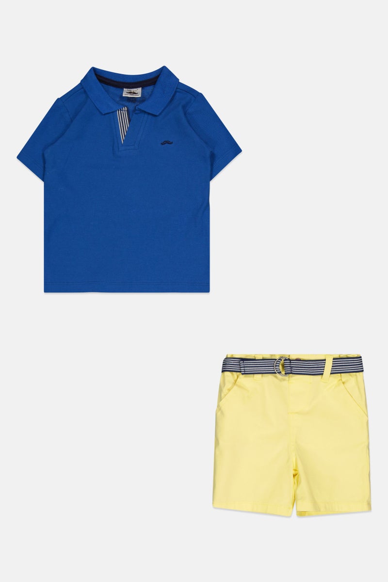 Fudo طقم قميص بولو مزين بشعار مع شورتات بحزام للأطفال الأولاد 2 قطعة، متعدد الألوان - Image 1