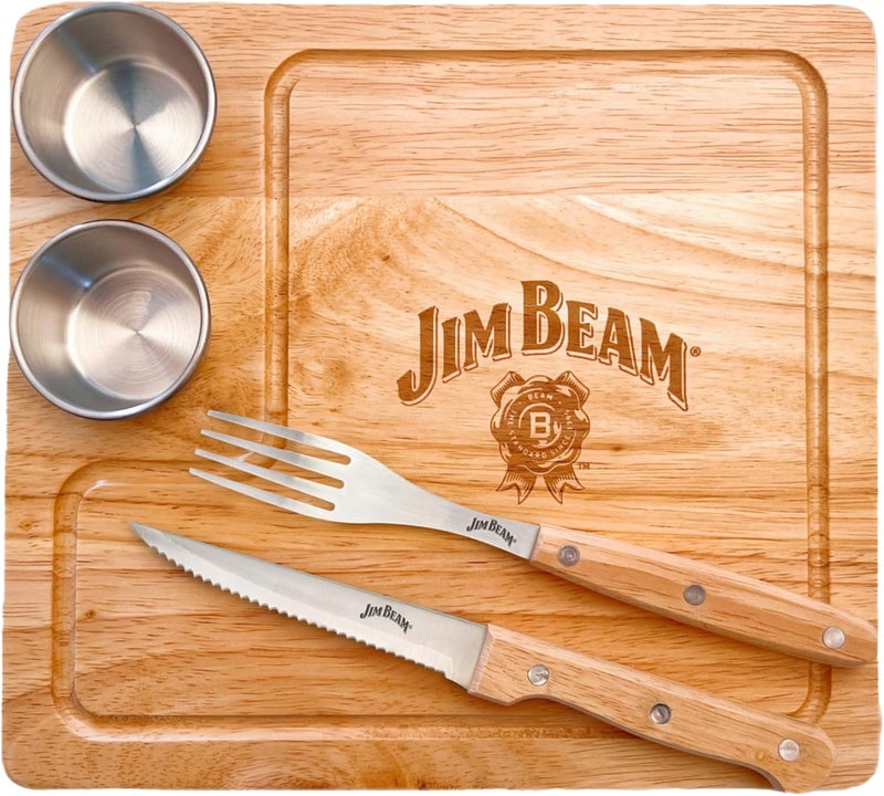 Jim Beam طقم تقديم شرائح اللحم 2 عبوة - ألواح تقديم مصنوعة من الخشب الصناعي المتين، مع أخاديد لتجميع السوائل، وأقدام مضادة للانزلاق، خدمة لشخصين، تشمل الشوك والسكاكين وأكواب الصلصة، حجم اللوح 10" × 9" × 0.4" - Image 2