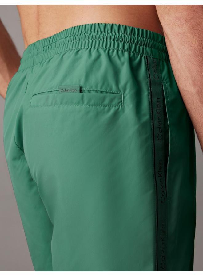 كالفن كلاين شورت سباحة متوسط برباط - Image 3