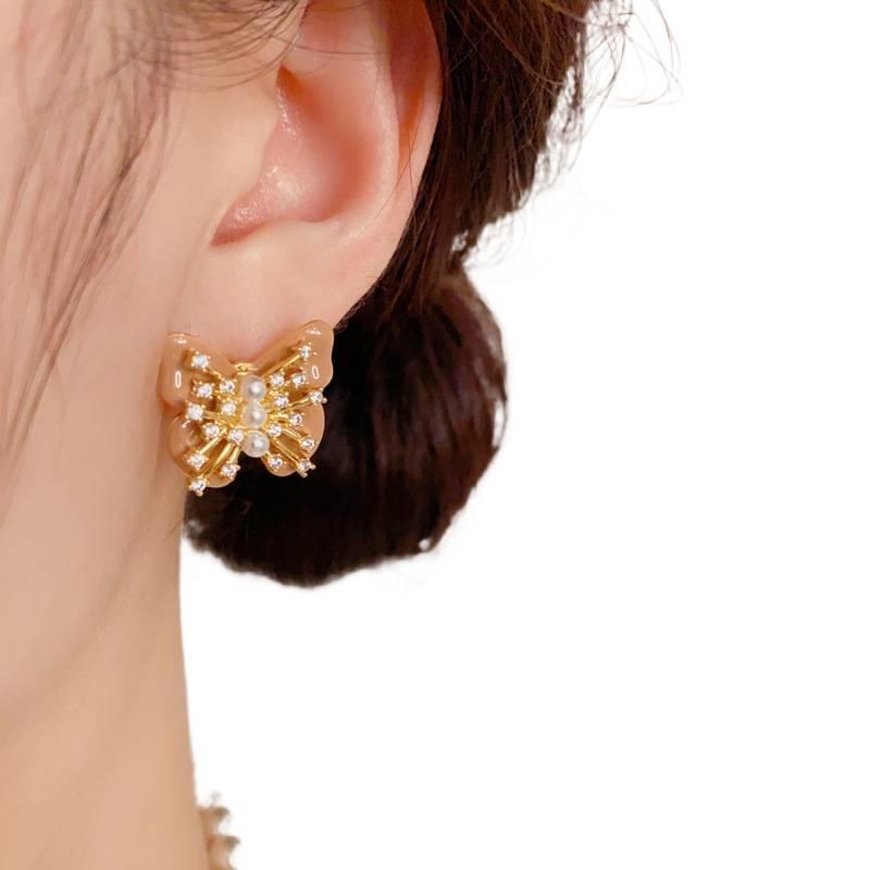 Lightweight Pearl Stud Earrings Daily Wear Jewelry for Women Beige for Weekend Trips - Image 5