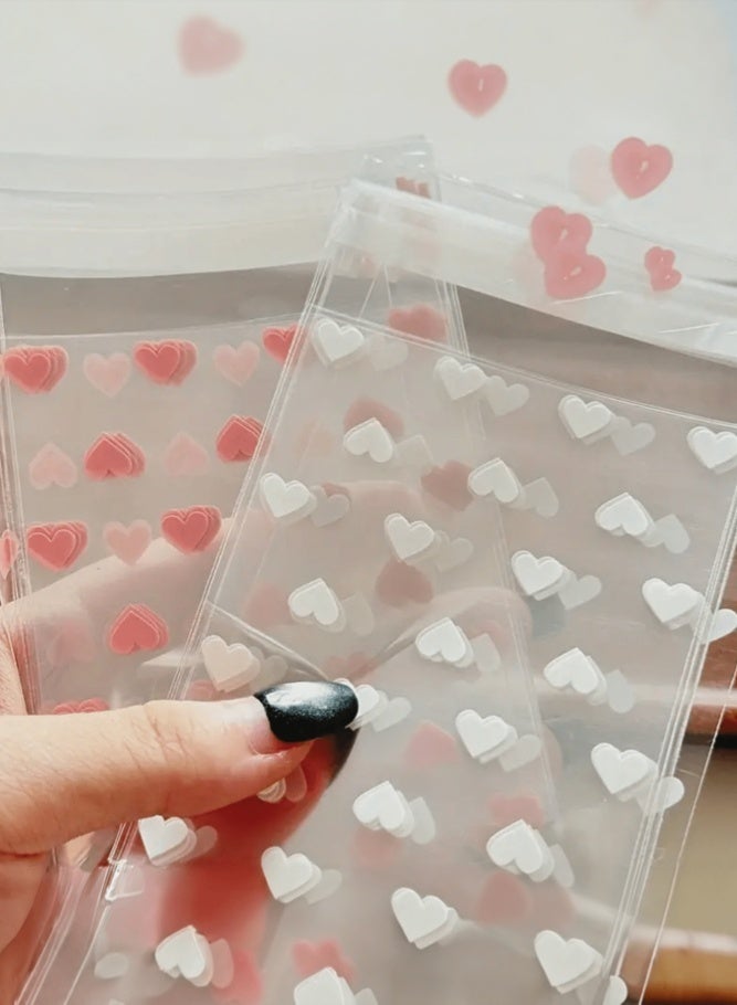 ميدي ١٠٠ كيس سيلوفان قابل لإعادة الإغلاق للبسكويت والوجبات الخفيفة، أكياس بلاستيكية لخبز البسكويت والحلوى (١٠×٨ سم)، أكياس OPP ذاتية اللصق مزينة بقلوب وردية وبيضاء، أكياس إغلاق آمنة غذائياً، أكياس تغليف هدايا حفلات لطيفة للبنات - Image 2