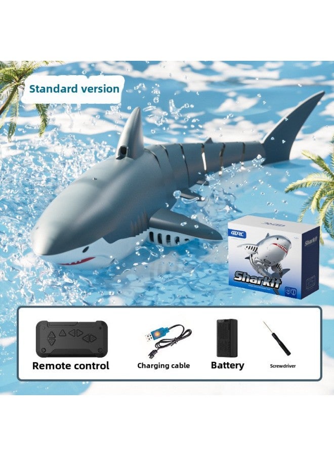 قارب التحكم عن بعد، سمك القرش، جهاز التحكم عن بعد، يلعب في الماء، كاميرا مقاومة للماء، قابلة لإعادة الشحن، قارب غواصة عالي السرعة للتحكم عن بعد، لعبة للأطفال - اللون: مقاوم للماء بالكامل - بدون كاميرا محاكاة موكب + إضاءة + رذاذ الماء - المواصفات: أربع بطاريات فاخرة بما في ذلك أربع مجموعات من البطاريات + كابل شحن + هدايا - Image 1