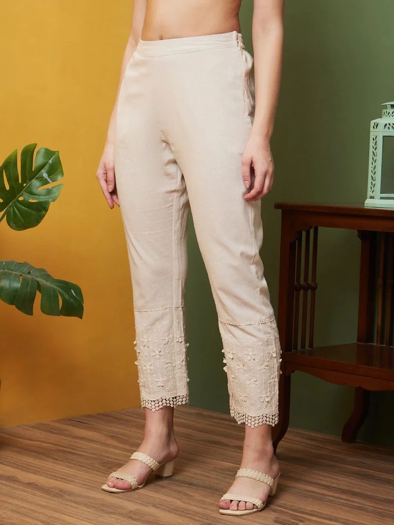 globus Globus Women Floral Applique Lace Detailed Trouser