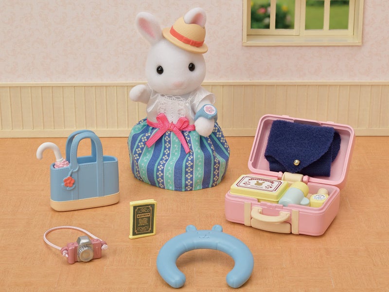 Calico Critters Calico Critters Snow Rabbit Mother's Weekend Travel Set, Dollhouse Playset with Figure and Accessories  - Image 5