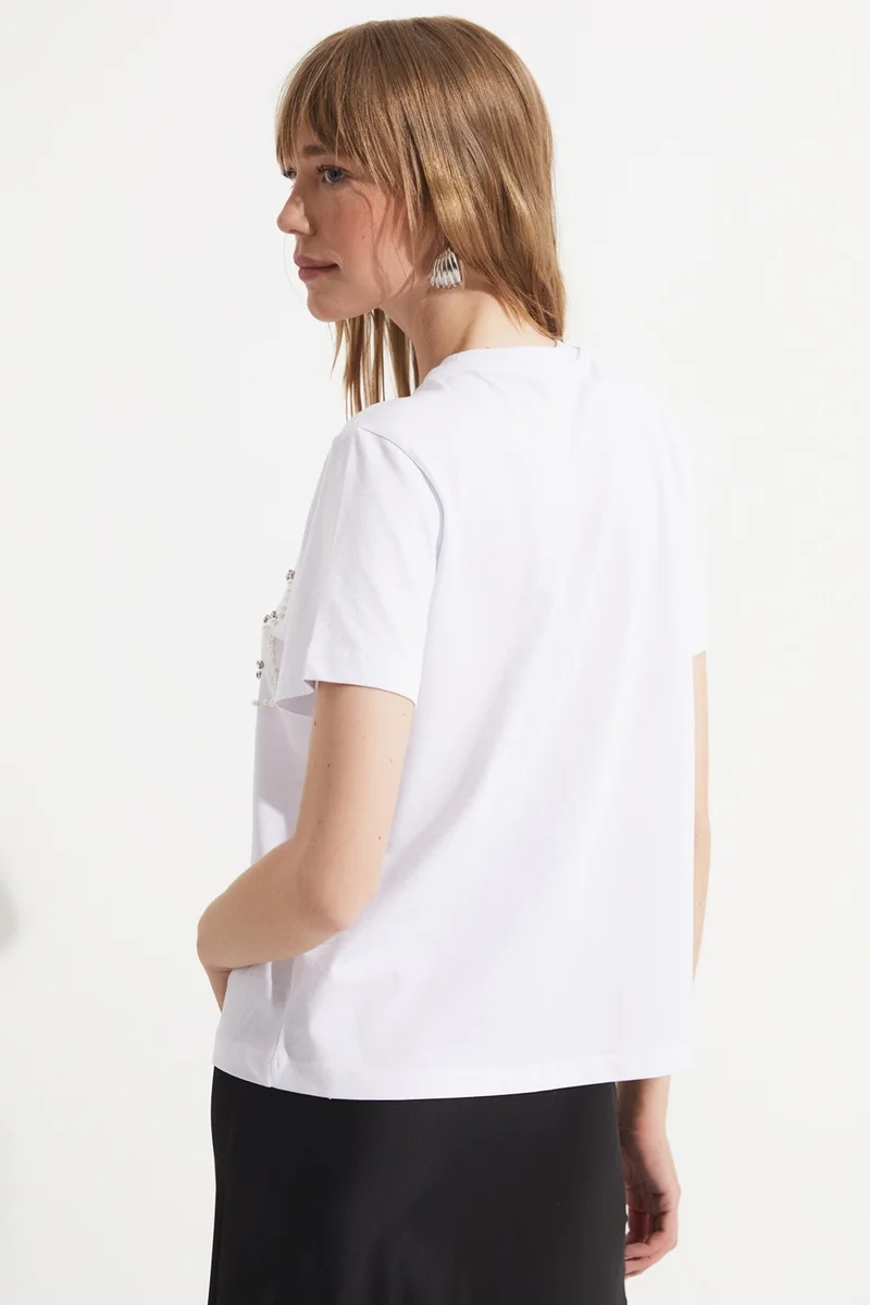 جون Embroidered Detailed T-Shirt
