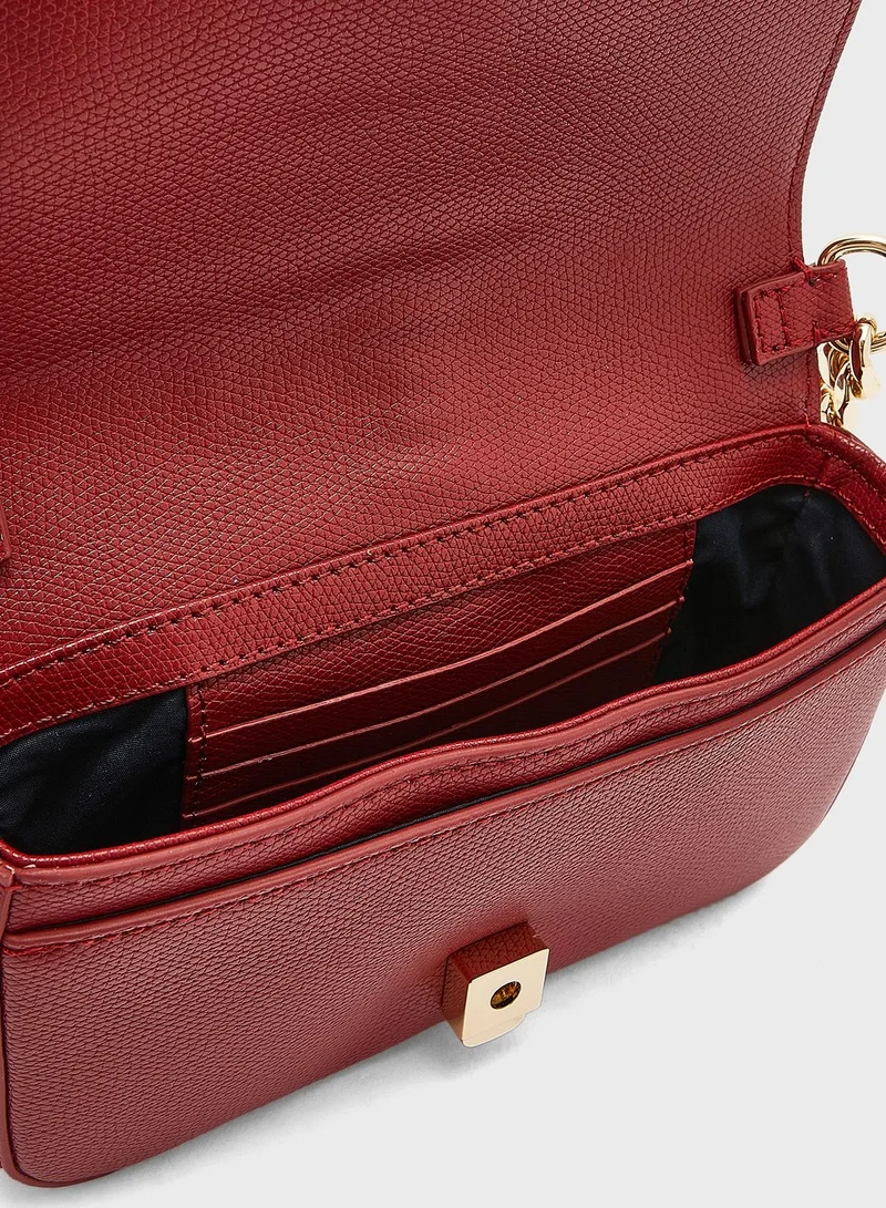TOMMY HILFIGER Plush Chain Detailed Crossbody Bag