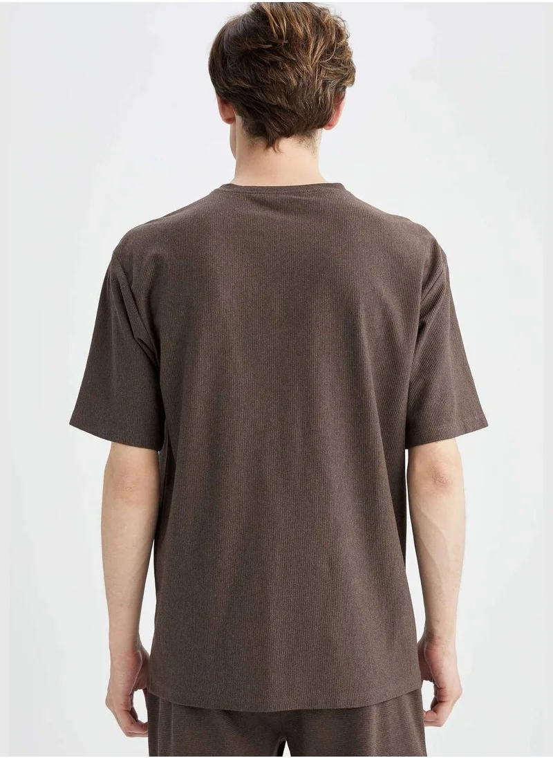 ديفاكتو Man Box Fit Crew Neck Short Sleeve T-Shirt