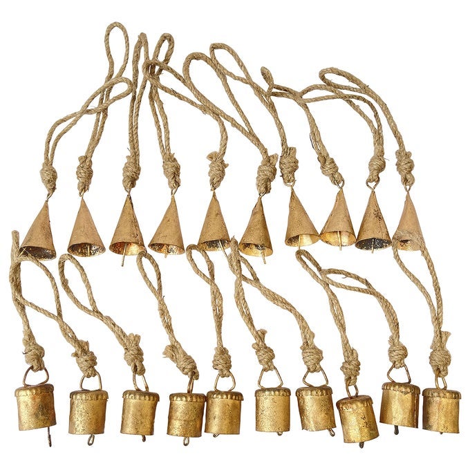 20 PCS CHRISTMAS DECORATIVE HANGING BELLS VINTAGE COW BELLS FOR CRAFTS CHRISTMAS ORNAMENTS RUSTIC FARMHOUSE DCOR JINGLE BELLS FOR HOME ANTIQUE METAL BELLS WITH ROPE FOR DOOR WALL WIND CHIMES