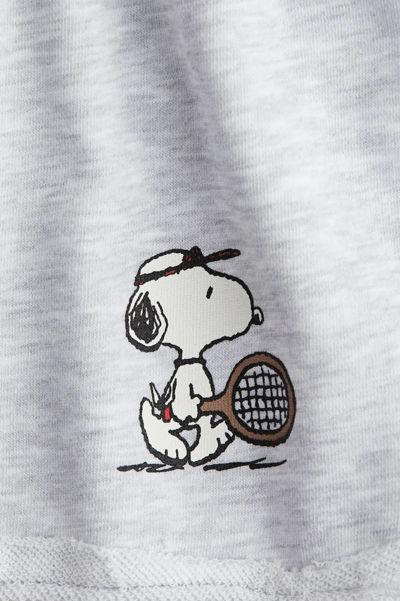 اتش اند ام شورت مزين بطبعة