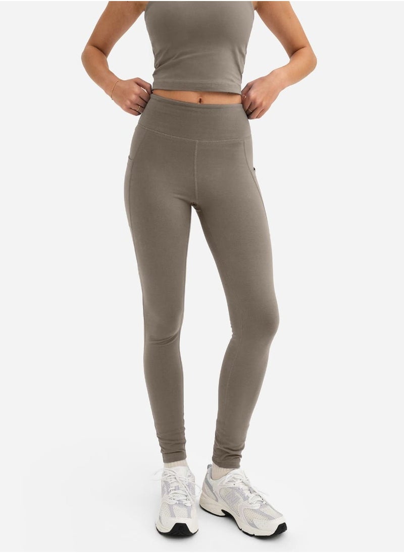 Vicino Vicino Women's High-Waisted Sports Bra and Pants Set, Ideal for Workouts and Fitness  - Image 2