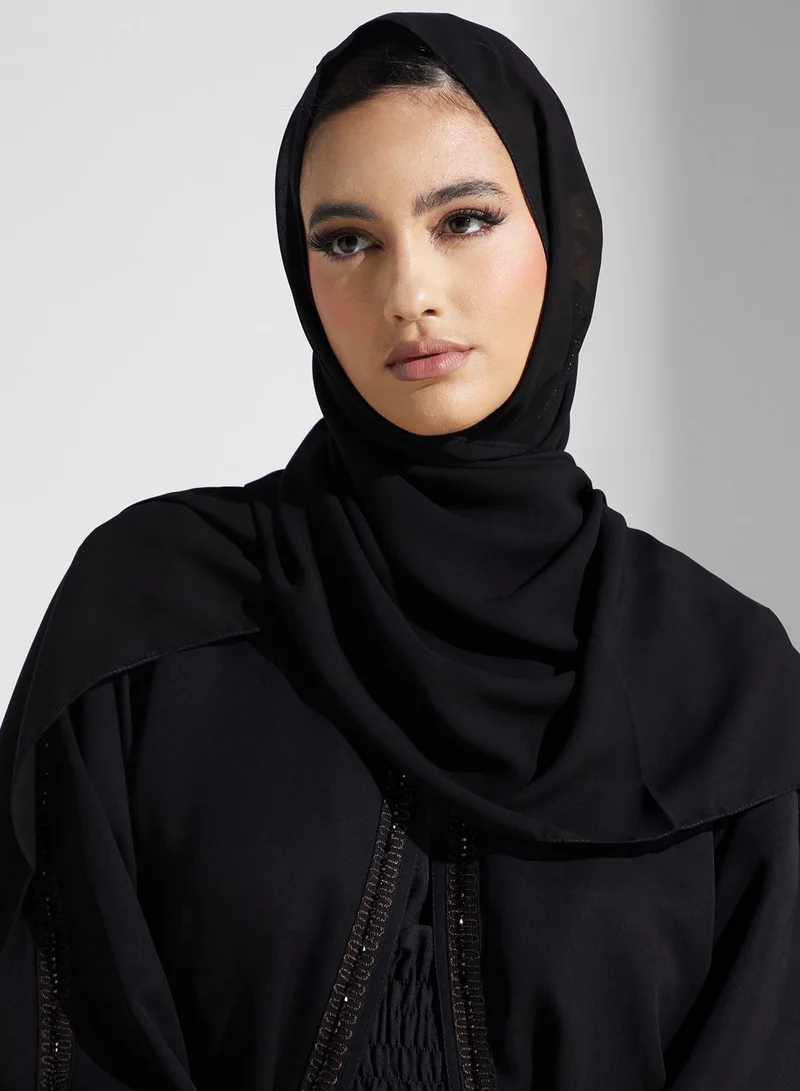 هيا كلوزيت عباية مزخرفة بأكمام واسعة