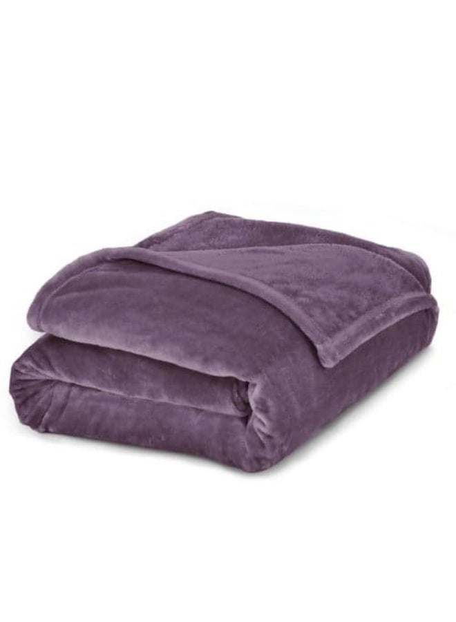 Lightweight double blanket, size 220 x 240 cm.