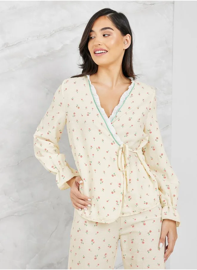 ستايلي Textured Floral Print Ruffle Sleeve Wrap Shirt & Pyjama Set