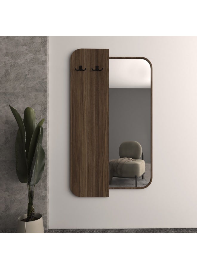 مرآة مودرن مع علاقات للملابس