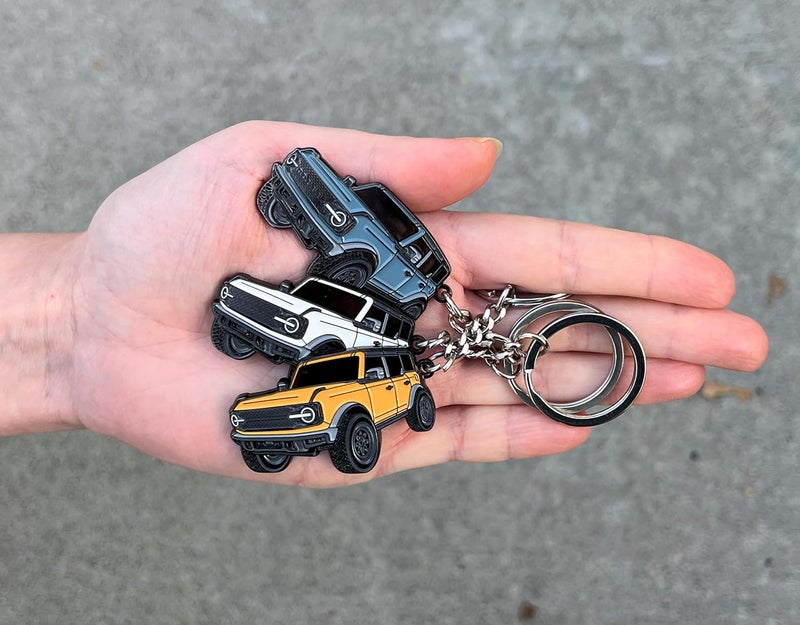 FOUR WHEEL BEAST Bronco Keychain - Silver/Cactus Gray - Image 3