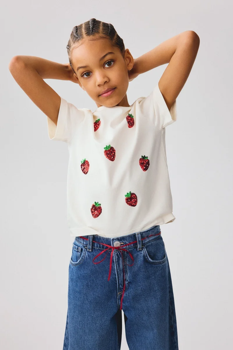 اتش اند ام تي-شيرت بتفاصيل مزخرفة