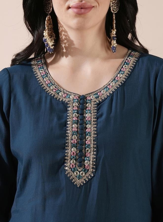 Globus Embroidered Scalloped Hem Straight Kurta with Pants Set - Image 4