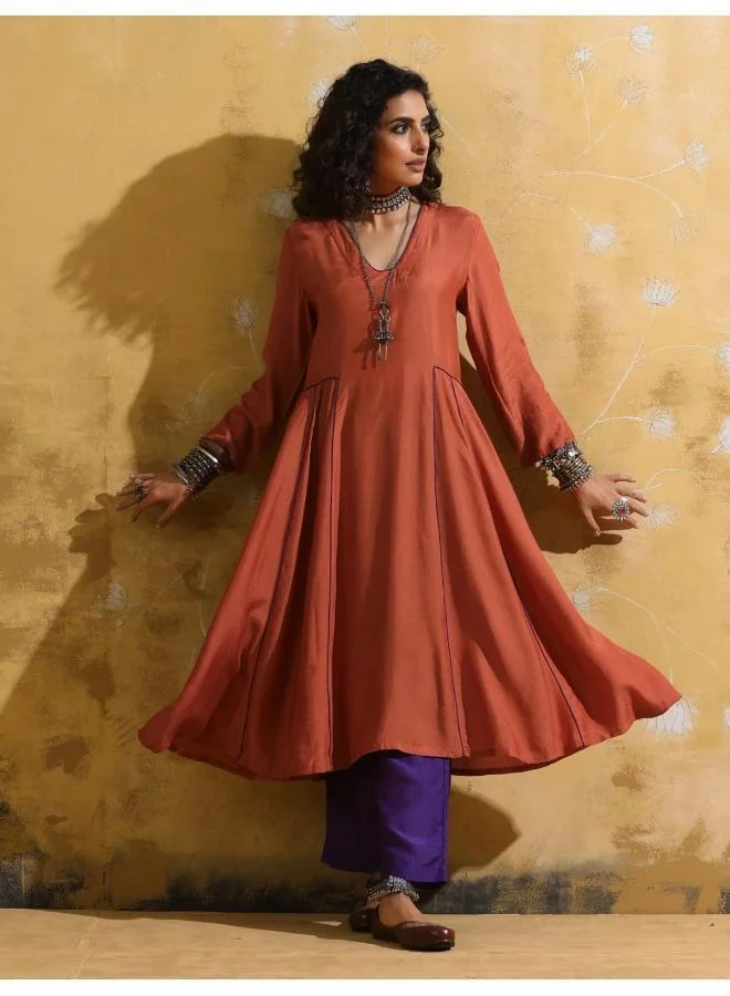 ترو برونز طقم كورتا وبنطلون من قماش الموسلين الحريري بلون بني صدئ بقصة واسعة